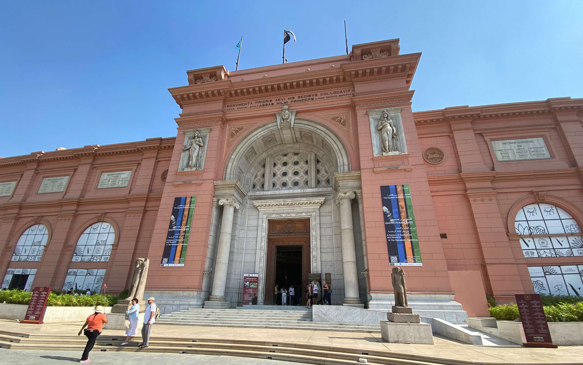 Entrance of the Egyptian Museum in Cairo | Photo from H. Franzmeier