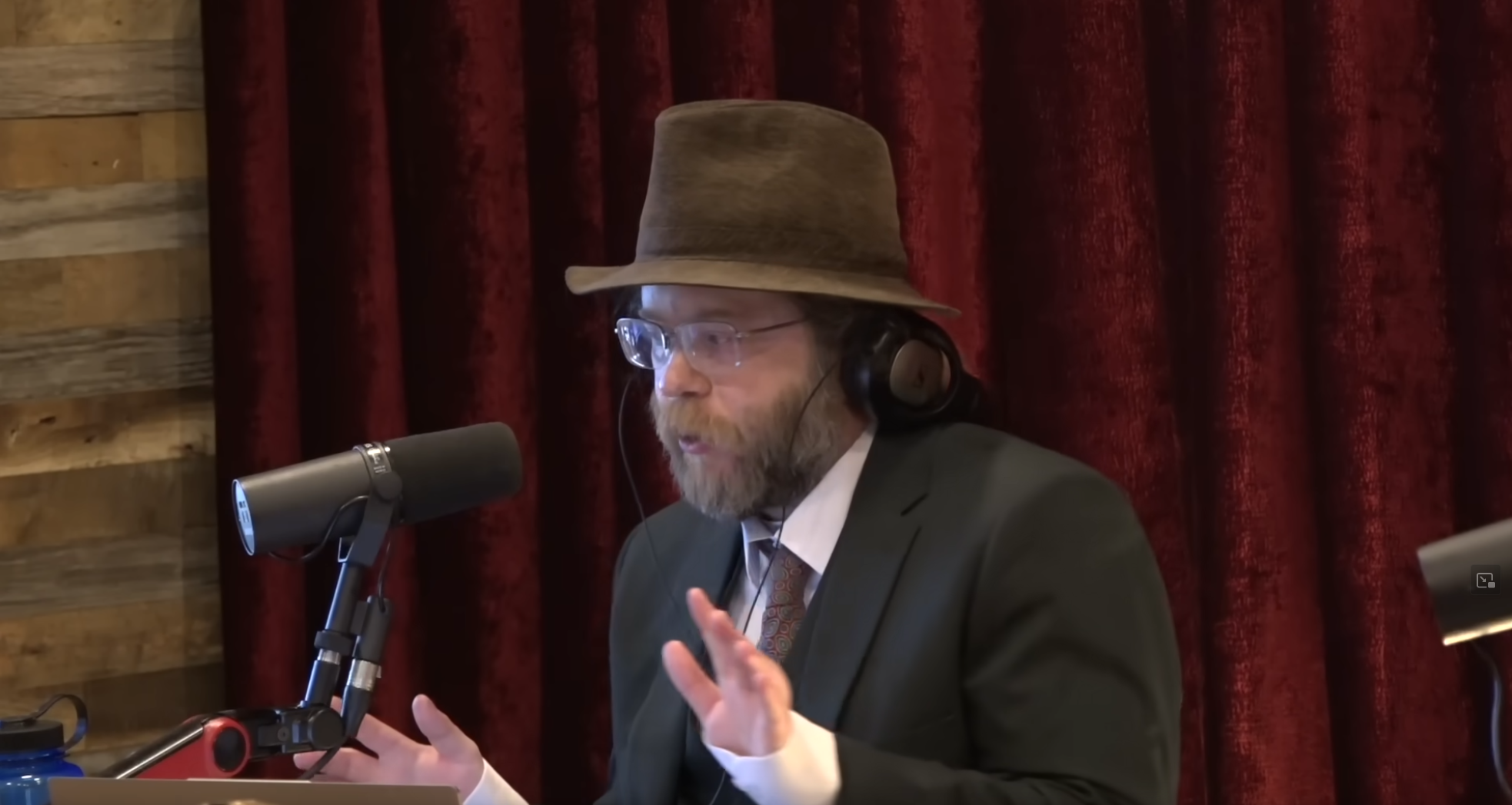 A screenshot of Flint Dibble during the Roe Rogan Experience podcast.